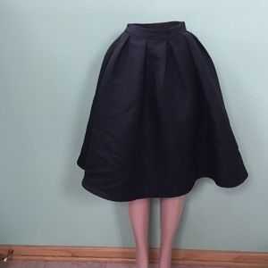 Elegant Black Midi Skirt - Runs small